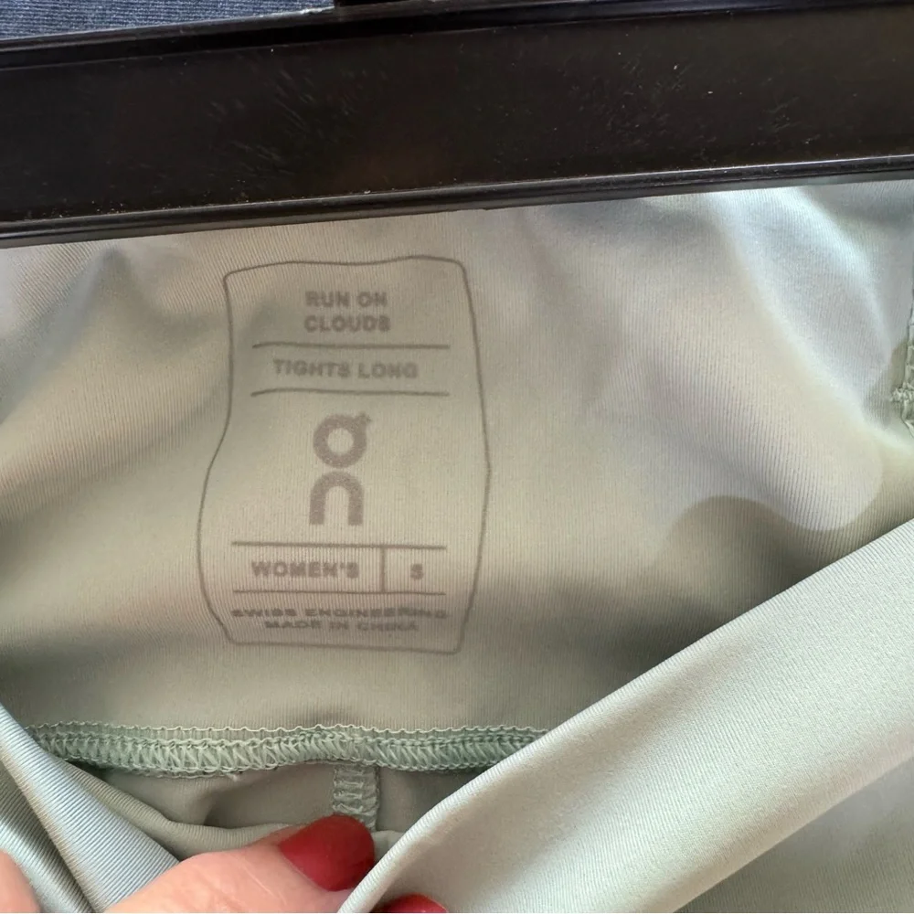 Run On Clouds Light Green Tights/long Small Excellent condition - Picture 5 of 5